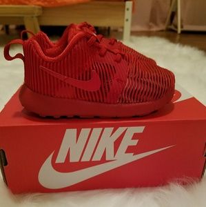 Kids Red Nike Rosche Runs